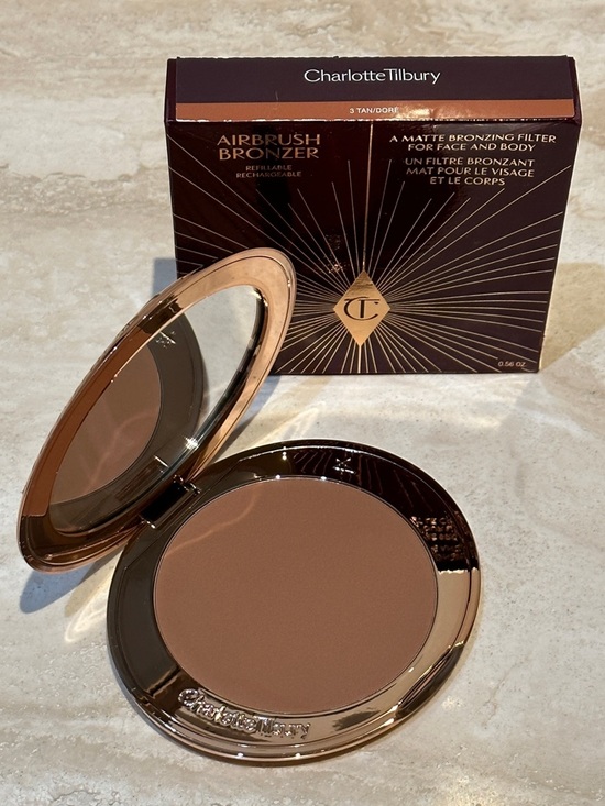 Charlotte Tilbury Airbrush Bronzer - Tan - Picture 9 of 9